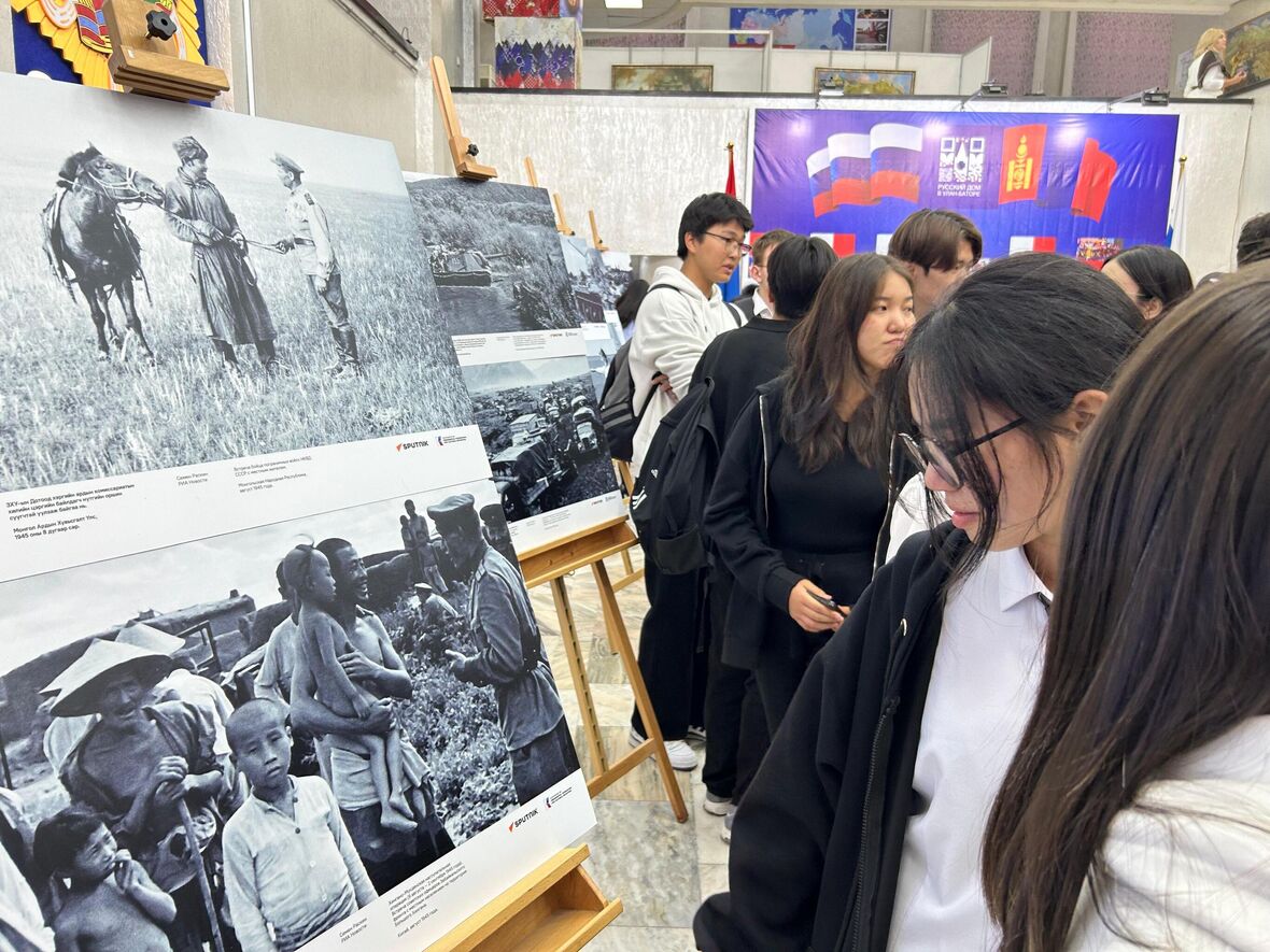Фотовыставка "Освобождение. Мир народам" открылась в Улан-Баторе Фотовыставка "Освобождение. Мир народам" открылась в Улан-Баторе - Rossiya Segodnya, 1180, 25.09.2025